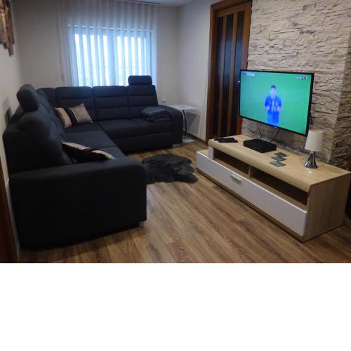 2 bedroom top floor apartment in quiet area