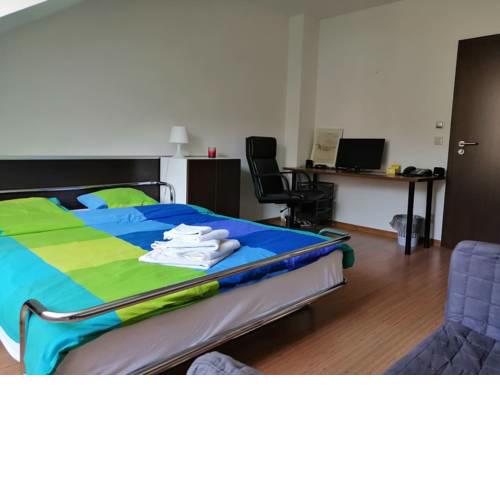 Apartments Jaskovy rad, by train station & center