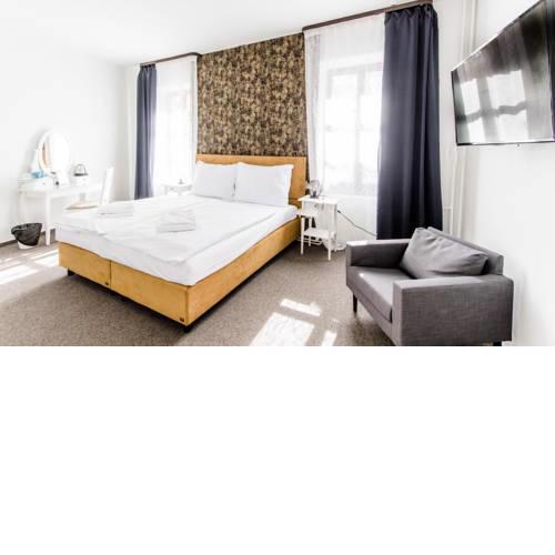 BlueBell Hotel