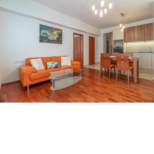 Cosy flat close to central