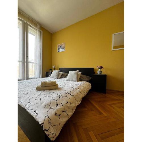 Extralarge Queen Room in the Heart of Bratislava with Terrace