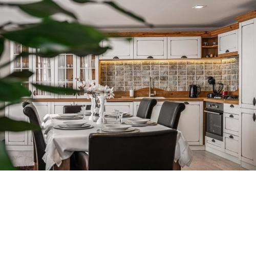 Luxurious and Royal Apartment in the Old Town