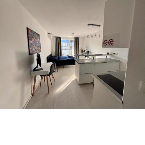 New studio, central location, now with free parking!
