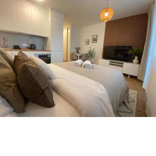 nook I Airport apartments