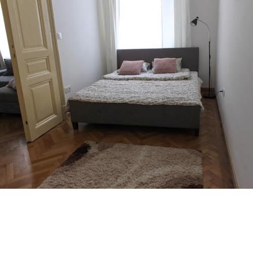 RICARDO'S OLD TOWN LUXURY APARTMENT NEAR PRESIDENTIAL PALACE FOR 4 PERSONS