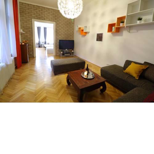 Spacious Stylish 3BDR Apartment