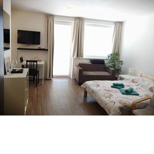 Studio Jaskovy rad, near train station and center